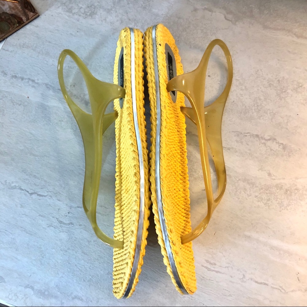 3/$20 Ragg yellow flip flops - Picture 4 of 8
